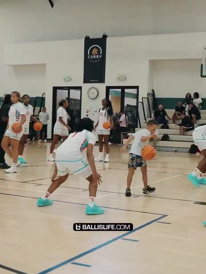 星空体育-卡农-库里闪耀父亲训练营 梦幻脚步晃倒对手+禁区高效得分