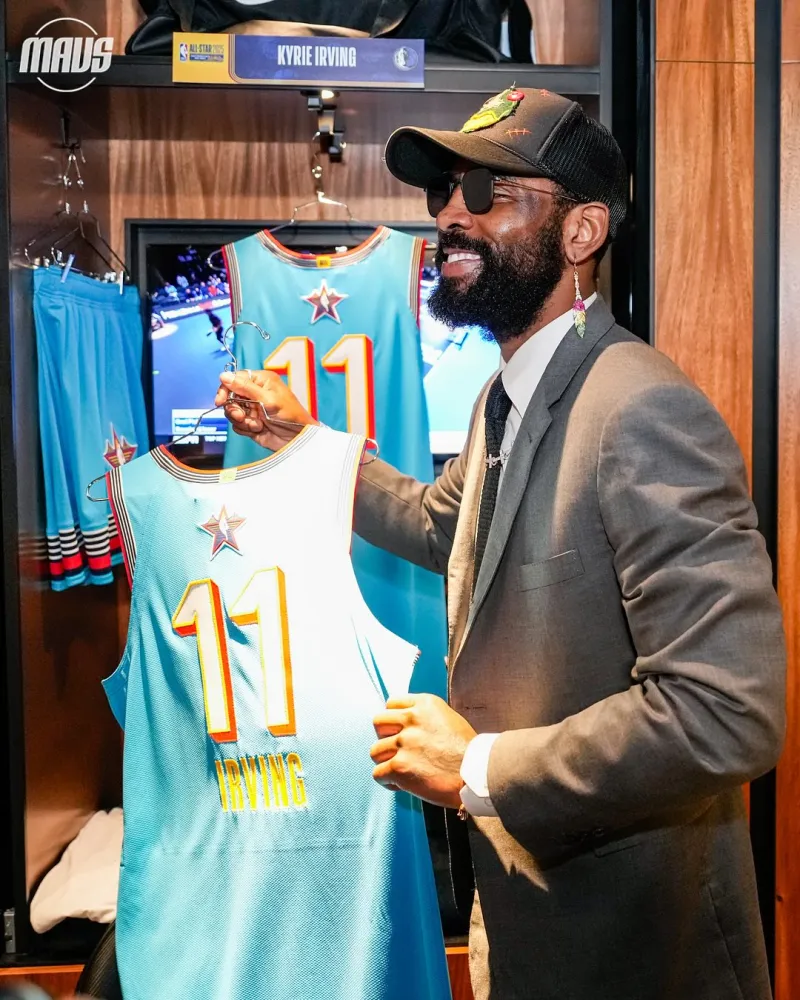 星空体育官网-星味十足！独行侠官媒晒出欧文历年全明星照片合集