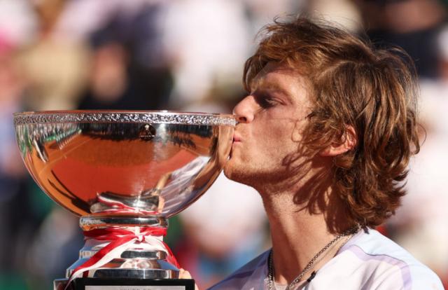 星空体育-卢布列夫终于熬成了“大师” 今年下一个会轮到谁？