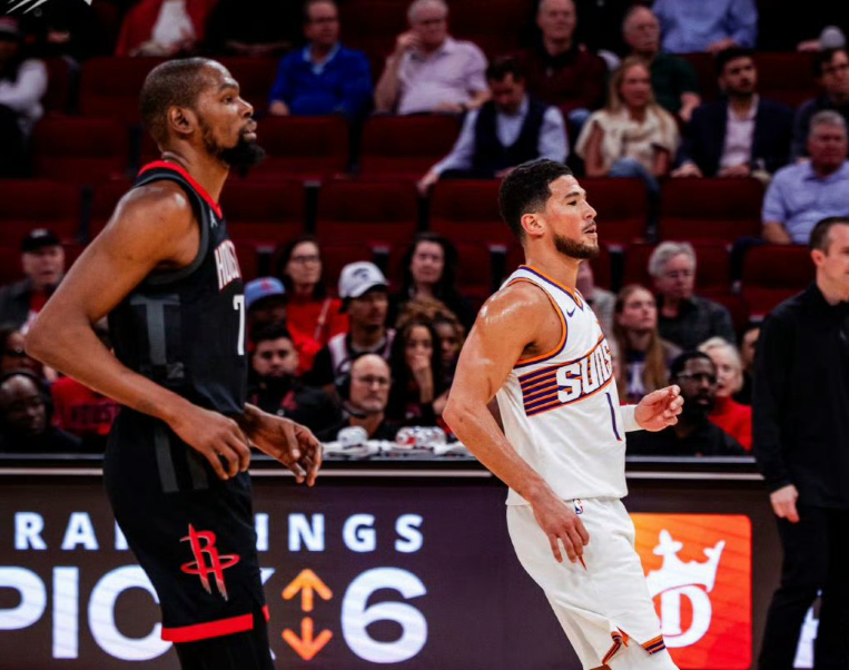 星空体育在线登录-年满37岁，场均出战39分钟！本想抱团走捷径，看来本赛季有点悬了